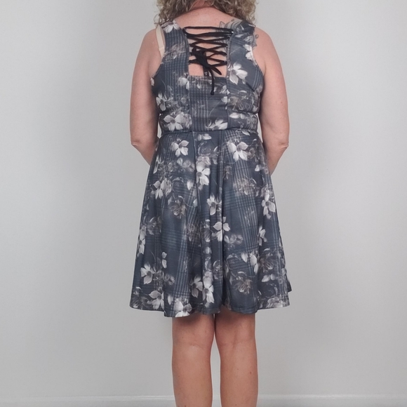 5/$12Jessica Simpson Lace-Up Cutout Back Dress - Picture 5 of 11